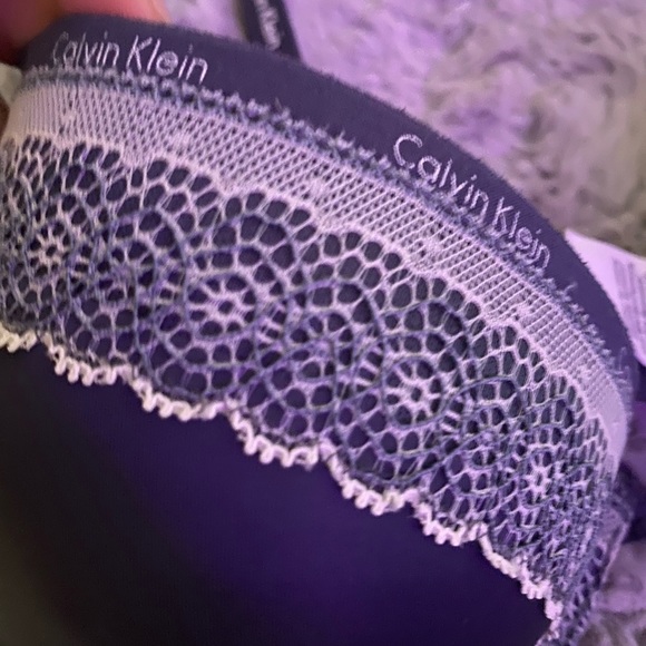Calvin Klein push up bra size 34C - Picture 2 of 3